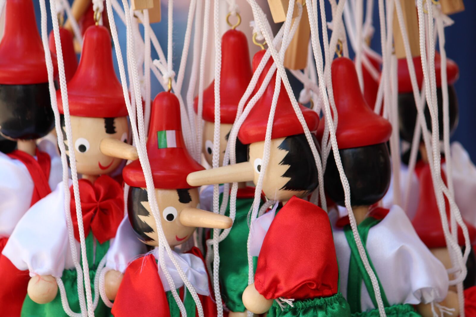 Canon EOS 600D (Rebel EOS T3i / EOS Kiss X5) sample photo. Wood doll, puppet, toys photography