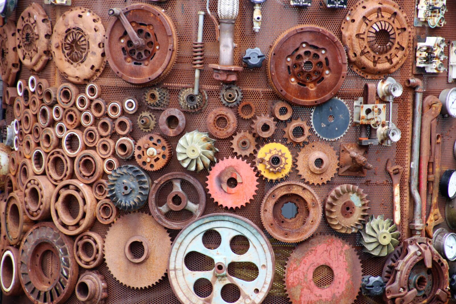 Canon EOS 7D Mark II sample photo. Art, background, bolts, brown photography