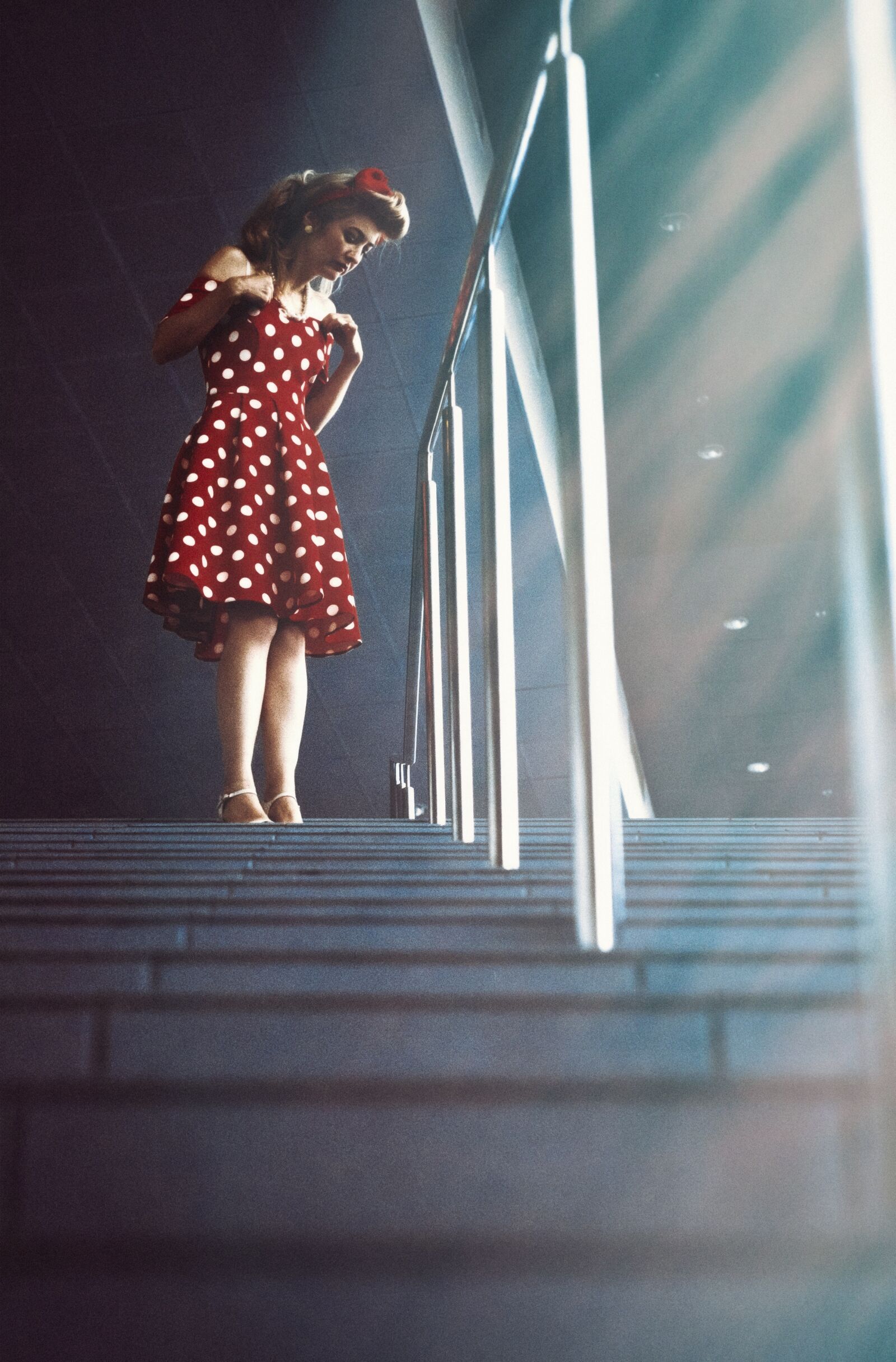 Fujifilm X-E1 + Fujifilm XF 35mm F1.4 R sample photo. Girl, pin-up girl, stairs photography