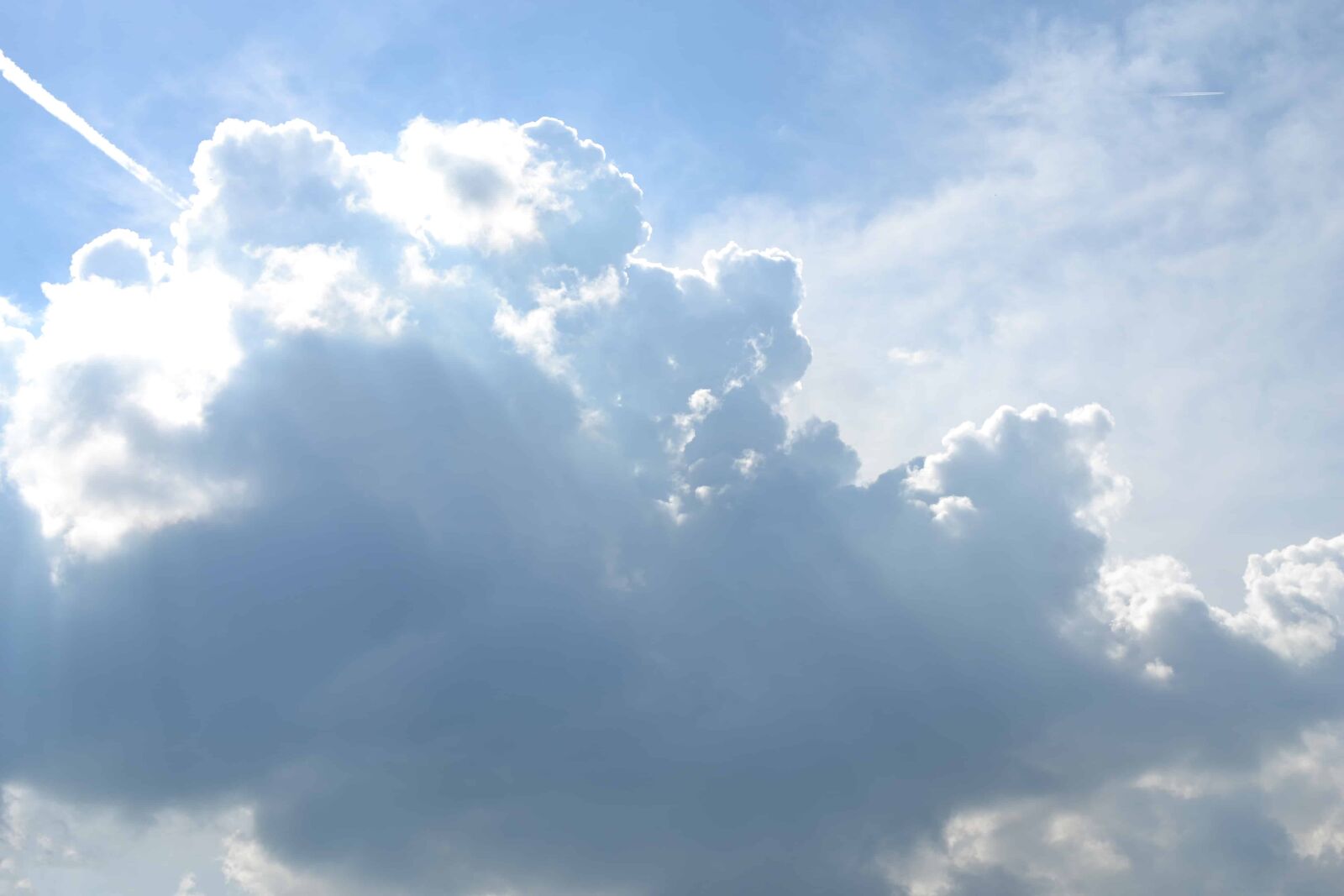 Nikon AF-S DX Micro Nikkor 40mm F2.8 sample photo. Meteorology, sky, overcast, nature photography