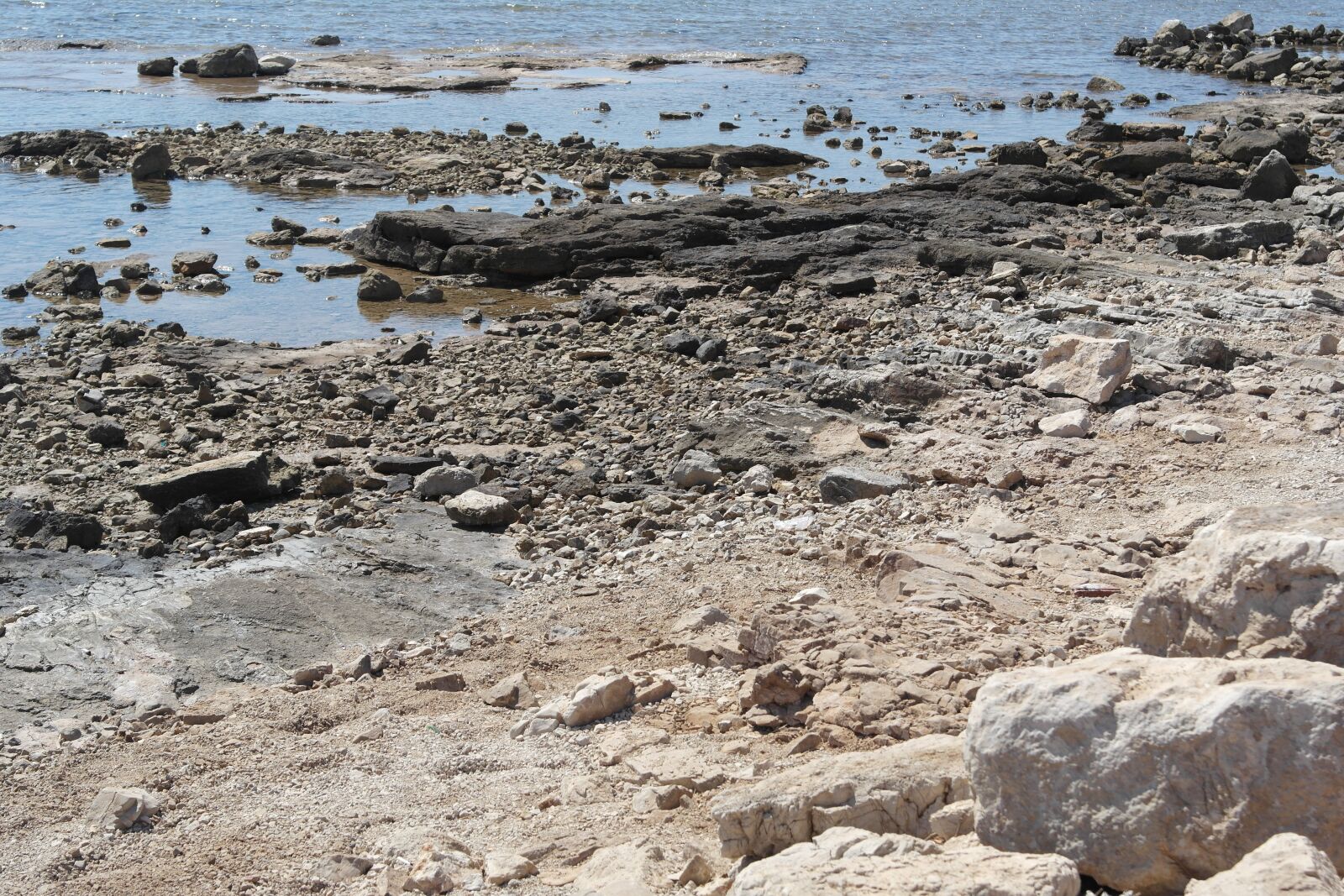 Samsung NX1000 sample photo. Stone beach, holidays, trip photography