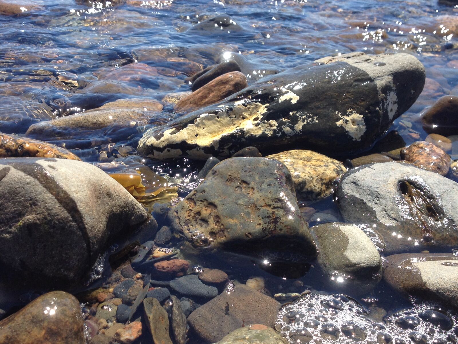 iPhone 4S back camera 4.28mm f/2.4 sample photo. Beach, ocean, rocks, water photography
