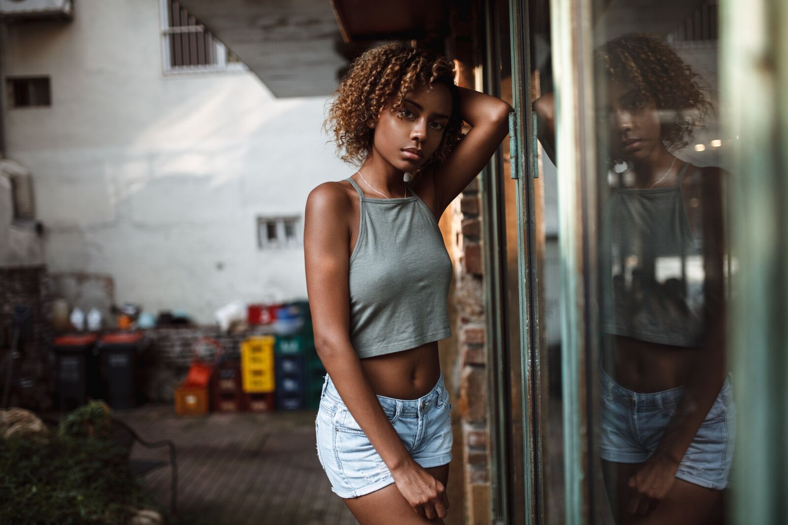 Canon EOS 5D Mark II sample photo. Woman, street, day photography
