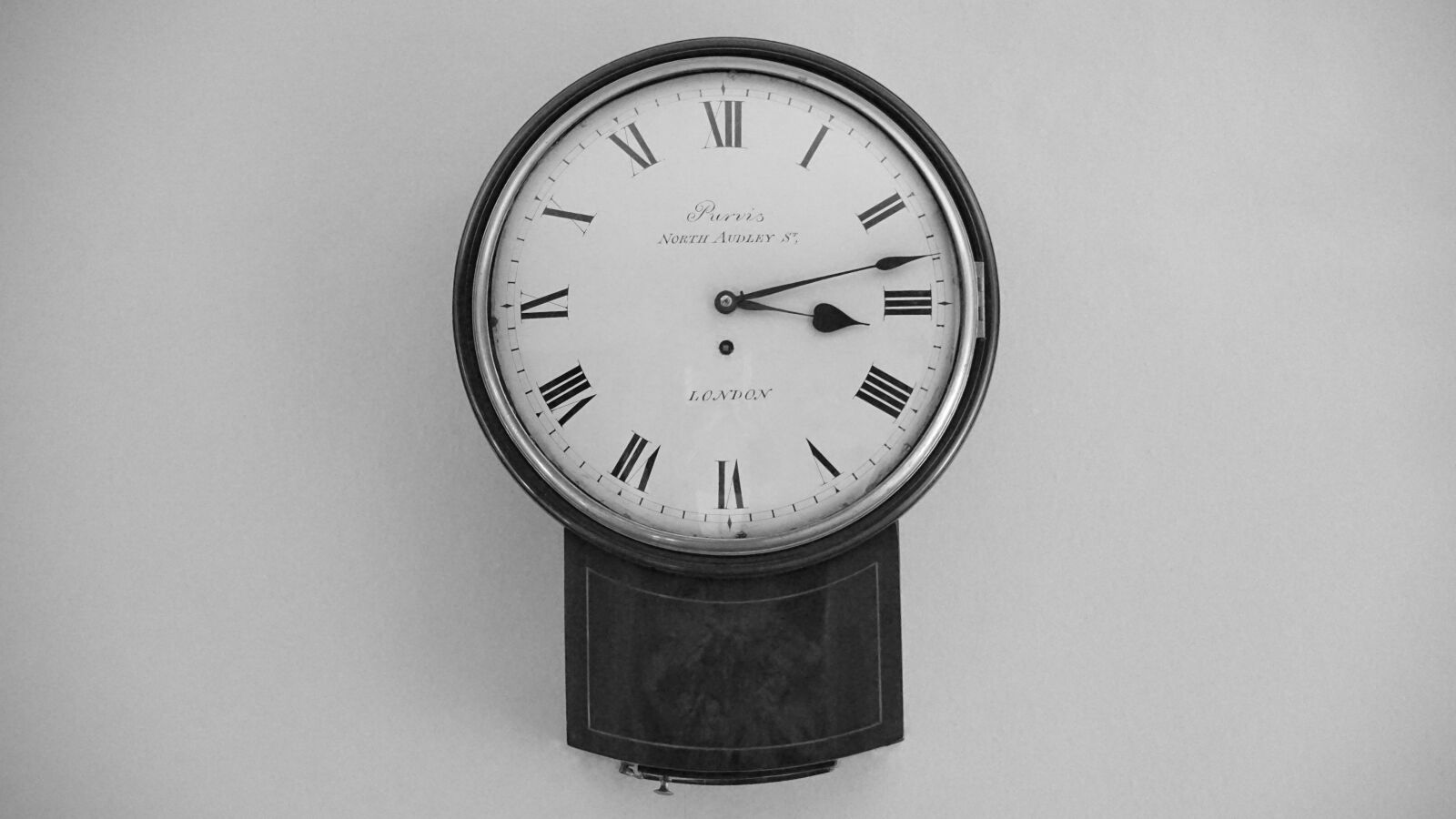 Sony E 55-210mm F4.5-6.3 OSS sample photo. Clock, old, time photography
