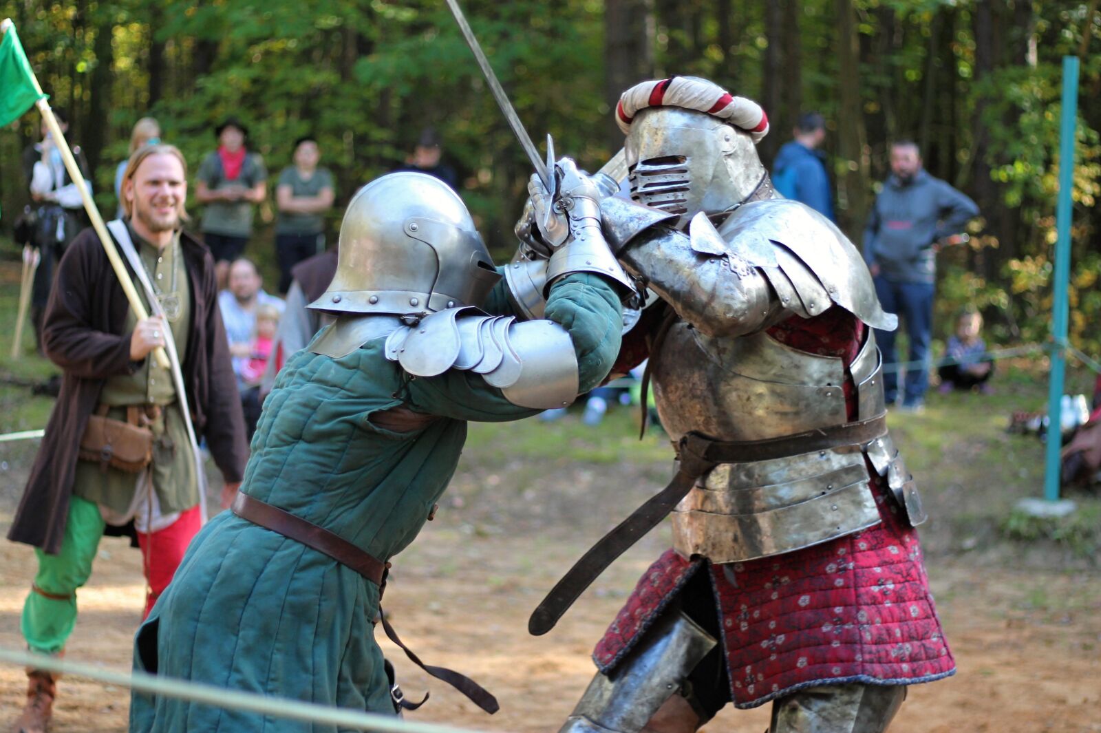 Canon EOS 1100D (EOS Rebel T3 / EOS Kiss X50) + Canon EF 50mm F1.8 II sample photo. Knight, clash, fencing photography