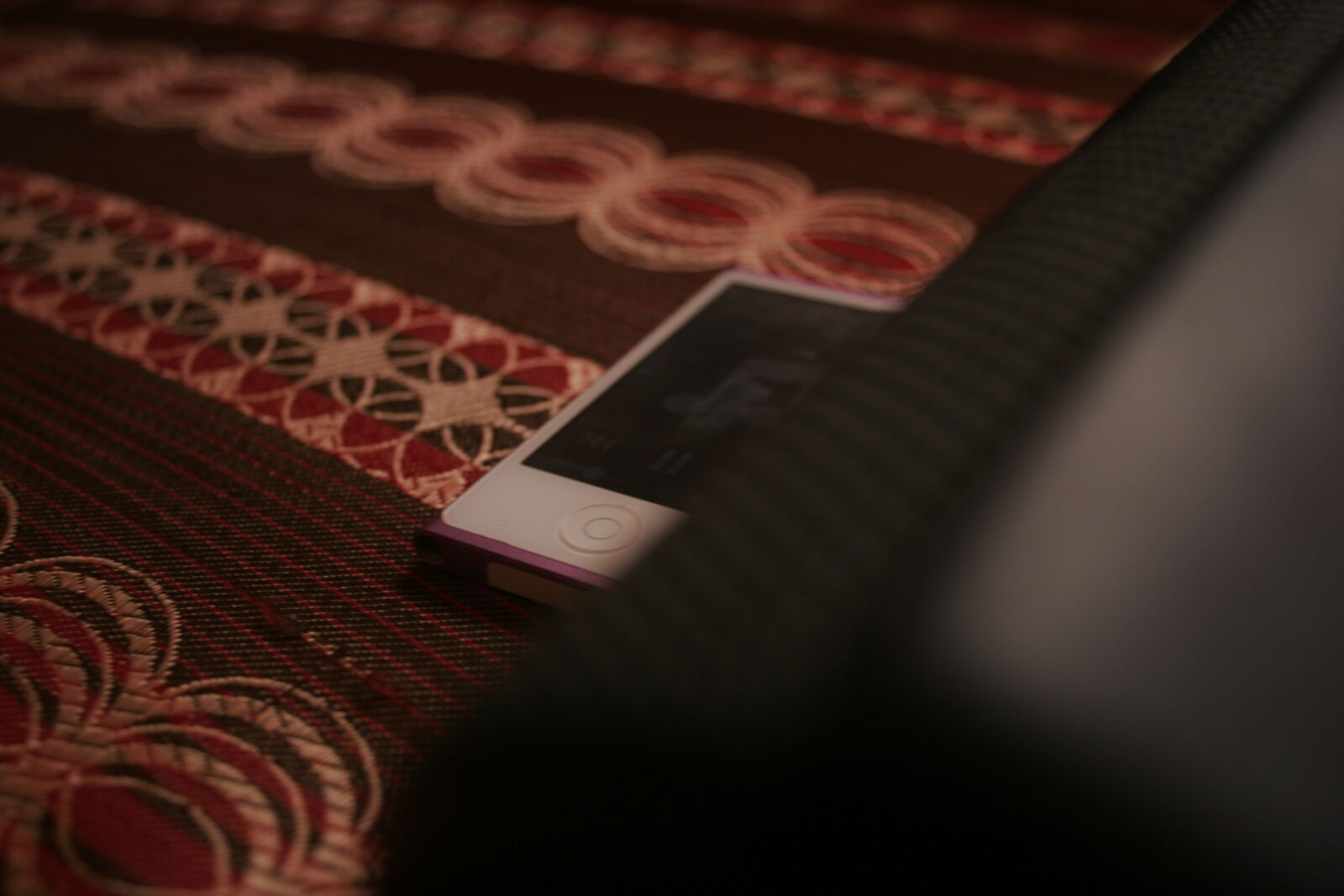 Canon EOS 20D sample photo. Ipod, ipod, nano, mp3 photography