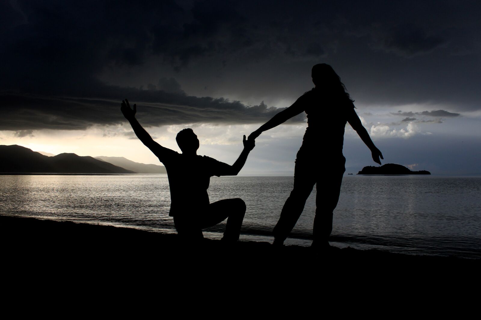 Canon EOS 500D (EOS Rebel T1i / EOS Kiss X3) sample photo. Love, silhouette, woman photography
