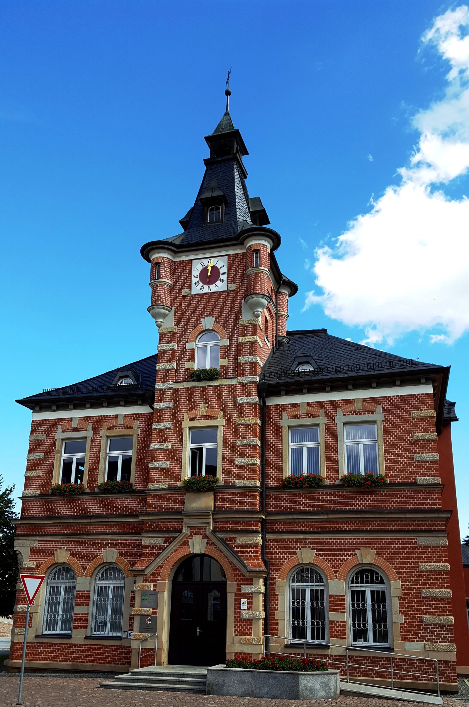 Samsung Galaxy S6 sample photo. Town hall, building, brick photography