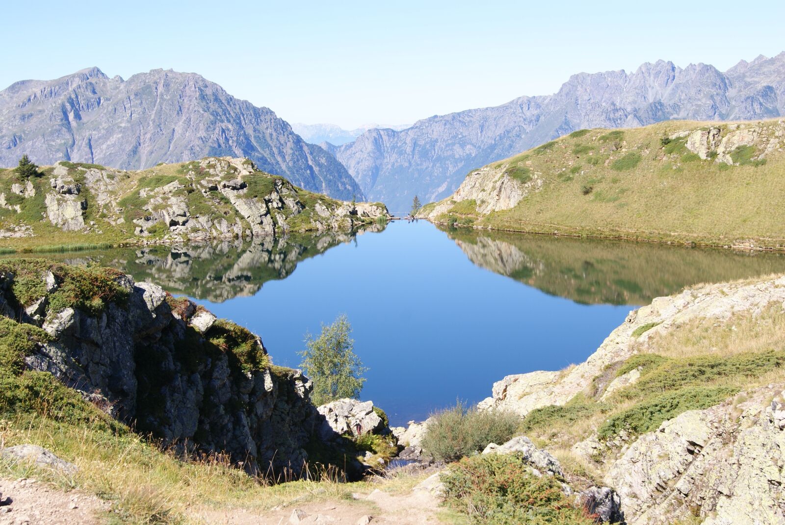 Sony Alpha DSLR-A330 sample photo. Lake, mountain, landscape photography