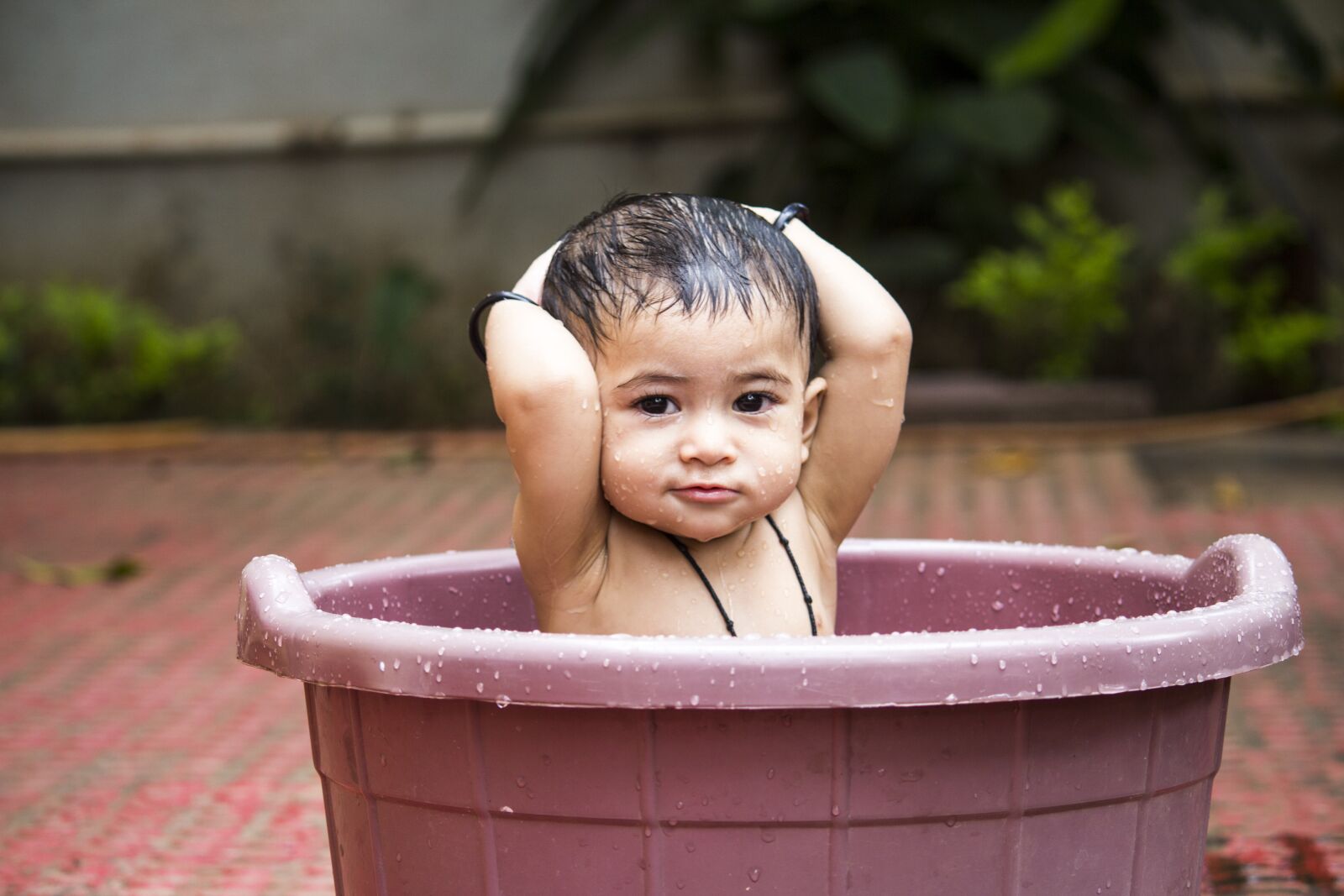 Canon EF-S 55-250mm F4-5.6 IS II sample photo. Baby, kid, baby bathing photography