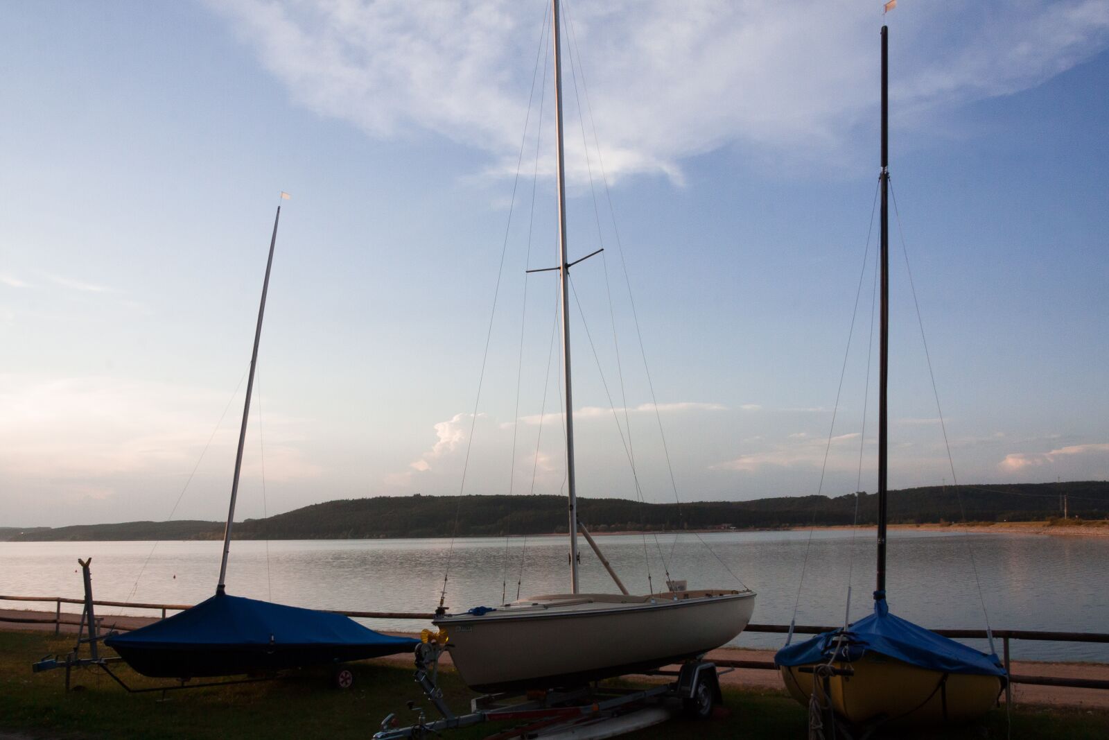 Canon EF-S 17-85mm F4-5.6 IS USM sample photo. Sailing boat, mast, setting photography