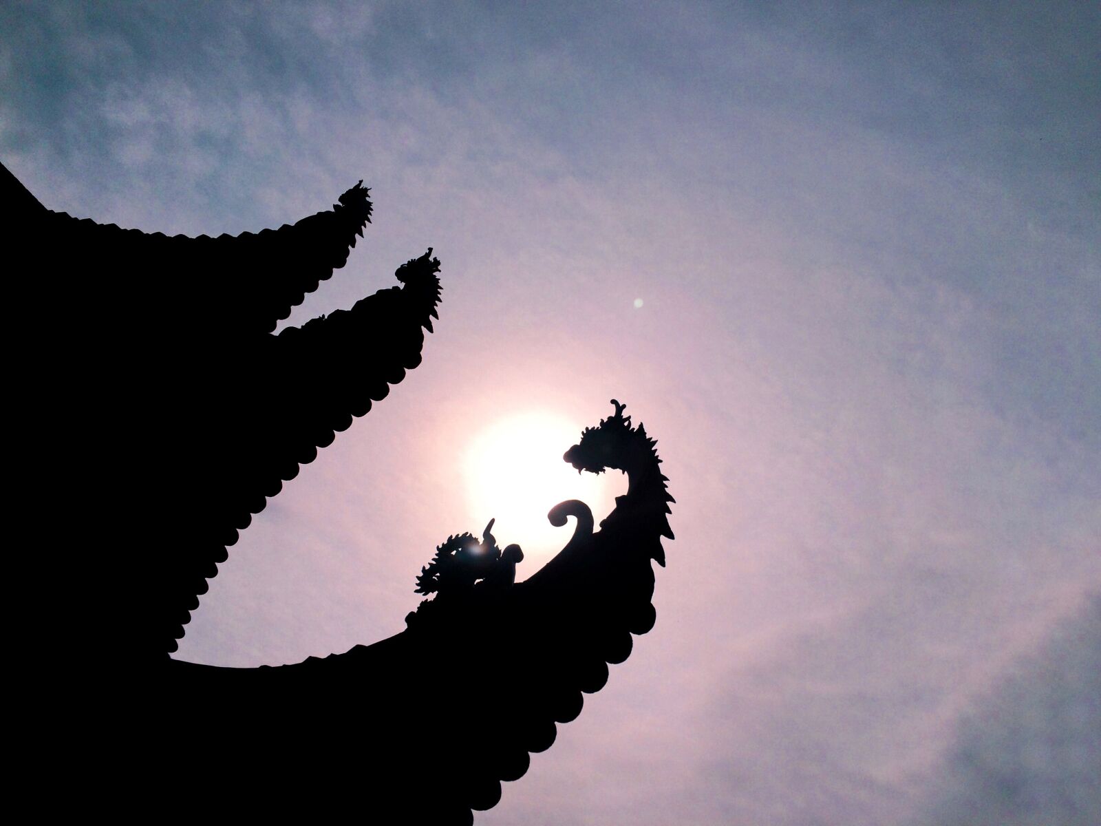 iPhone 5s back camera 4.15mm f/2.2 sample photo. Dragon, architecture, roof photography