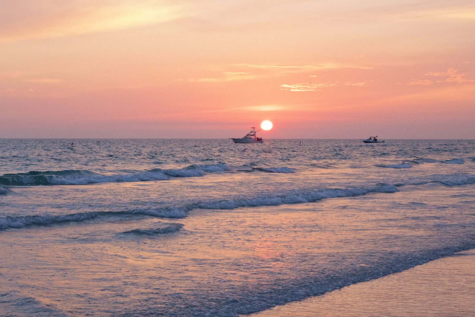 Canon EF 50mm F1.4 USM sample photo. Sunset, pink sunset, ocean photography