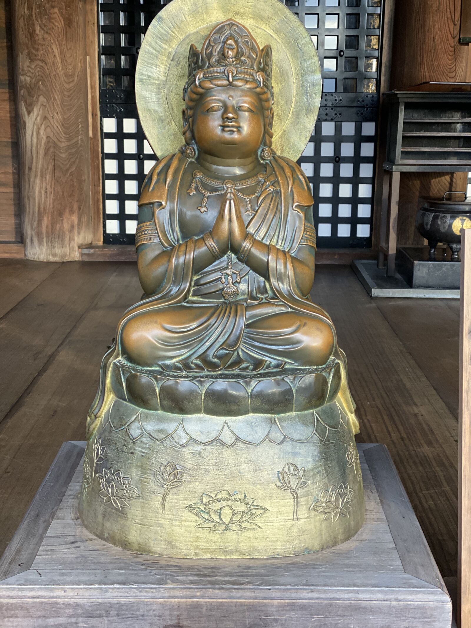 iPhone 11 Pro Max back triple camera 6mm f/2 sample photo. Buddha, japan, buddhism photography