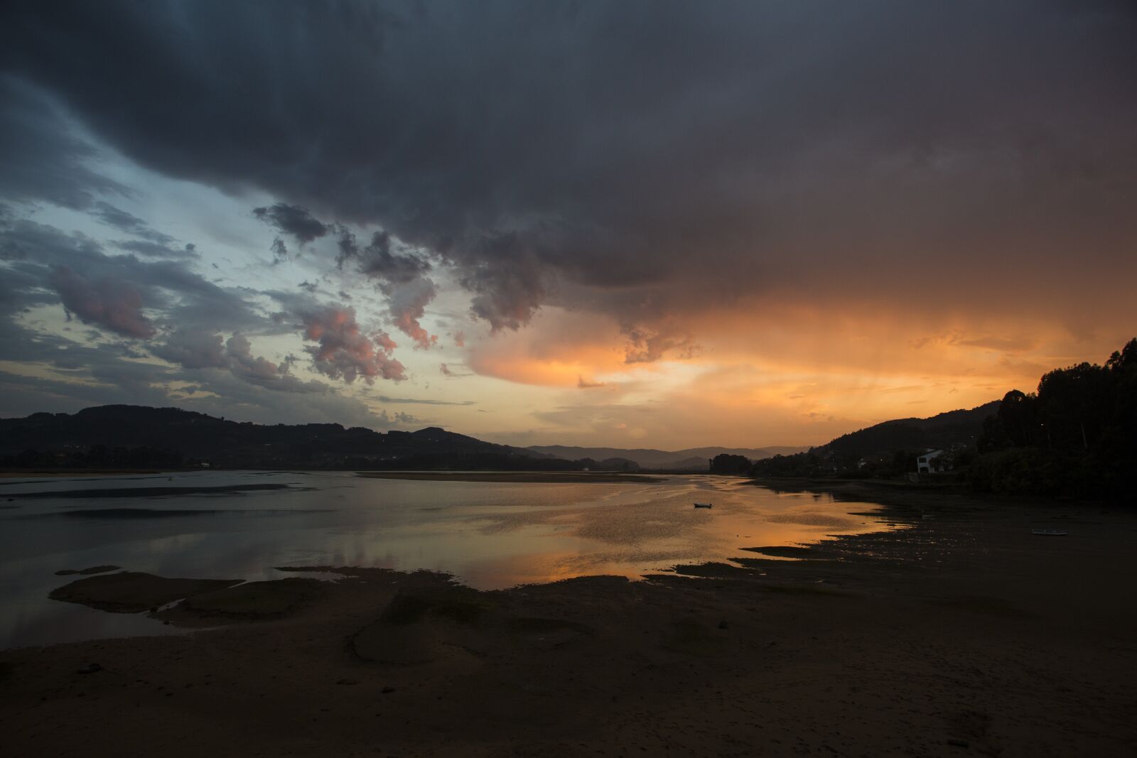 Canon EOS 6D + Canon EF 17-40mm F4L USM sample photo. Sunset, asturias, sky photography