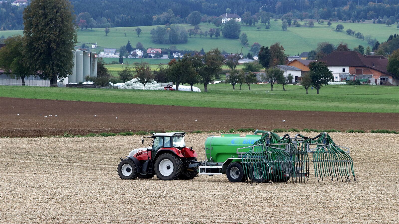 Canon EF 70-300 F4-5.6 IS II USM sample photo. Fertilization, gülle, fieldwork photography
