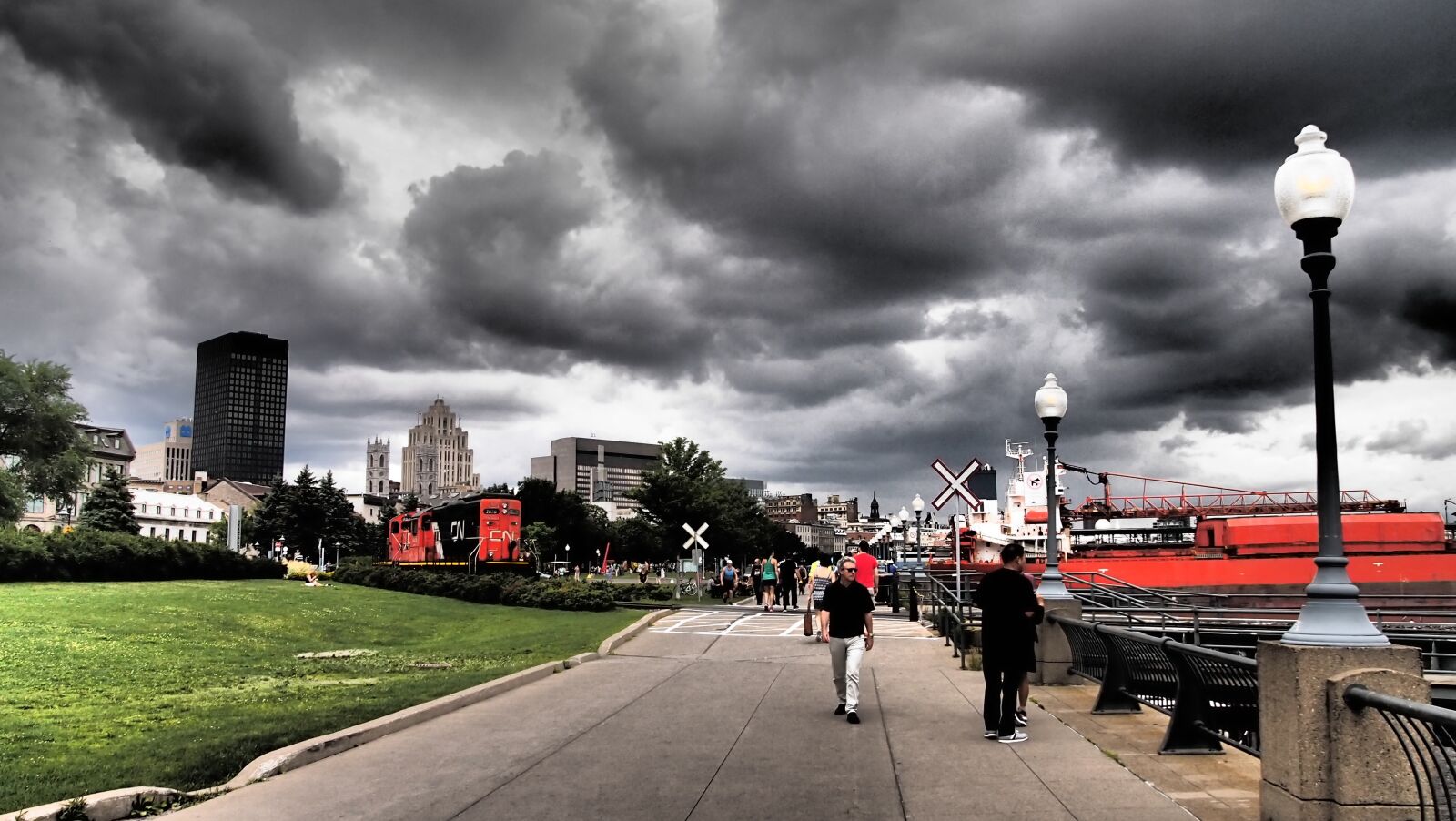 Olympus PEN E-PL3 sample photo. Montreal, port, train photography