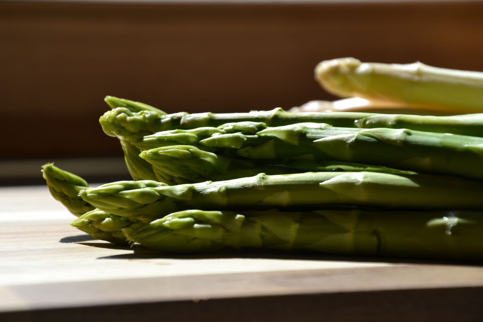 Nikon D3100 sample photo. Asparagus, white, green photography