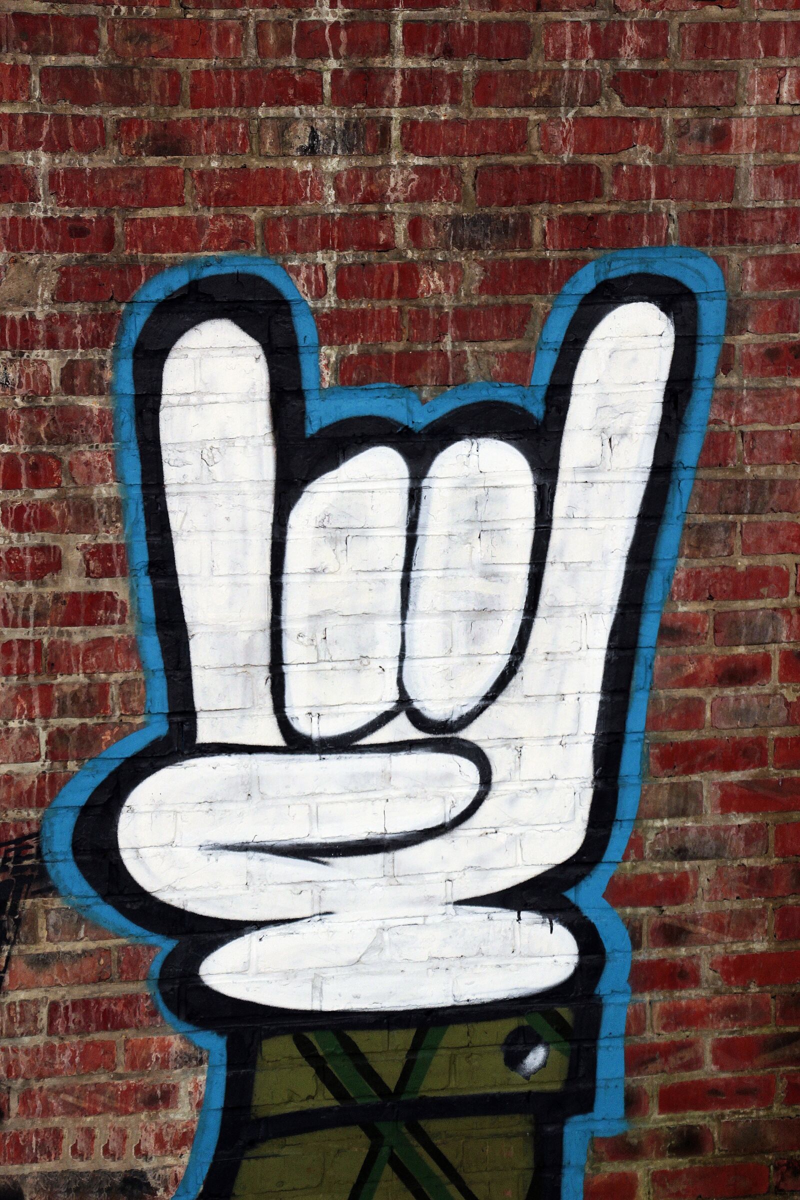 Canon EOS 100D (EOS Rebel SL1 / EOS Kiss X7) sample photo. Graffiti, hand signals, corna photography