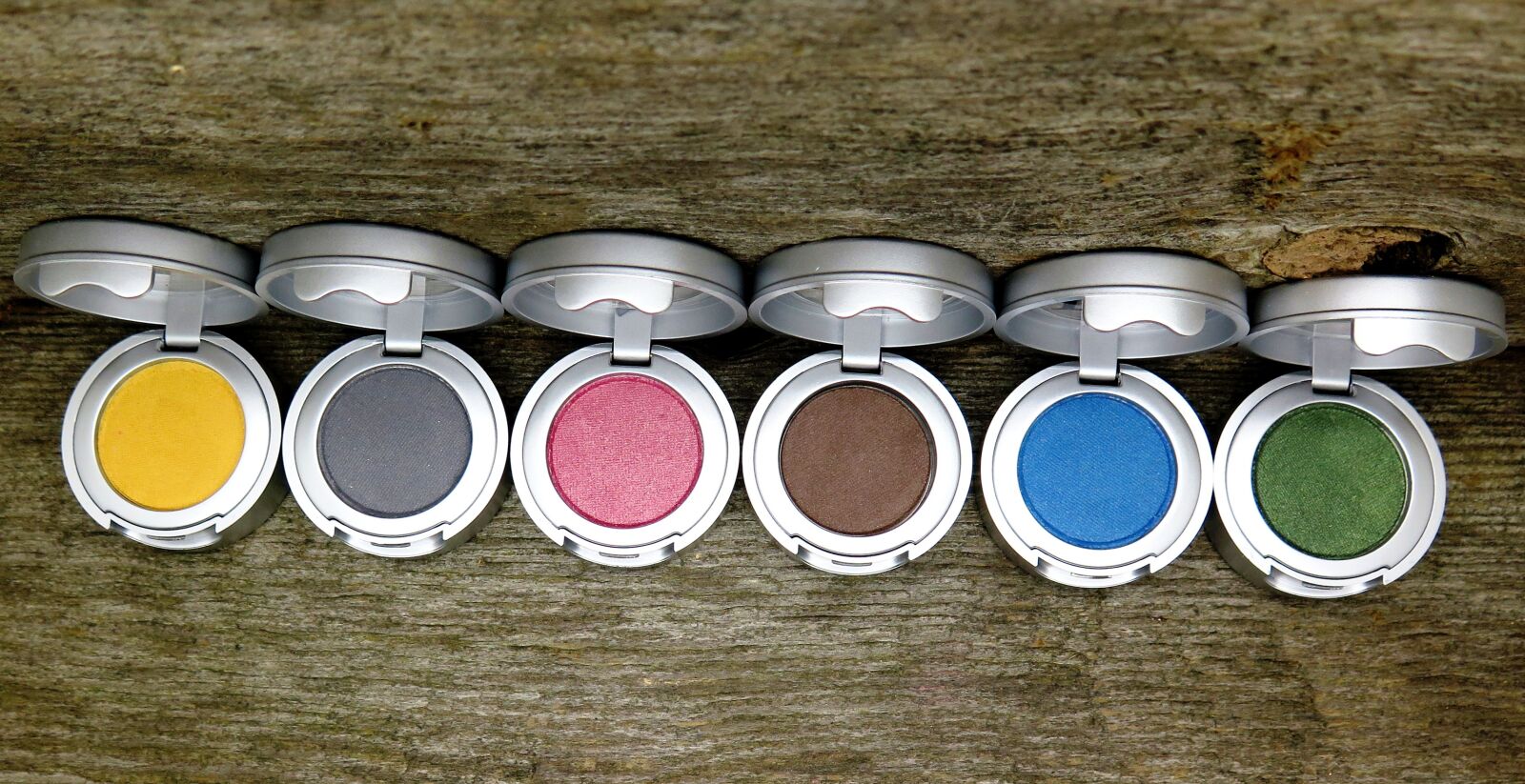 Canon PowerShot G16 sample photo. Eyeshadow, mineral makeup, cosmetic photography