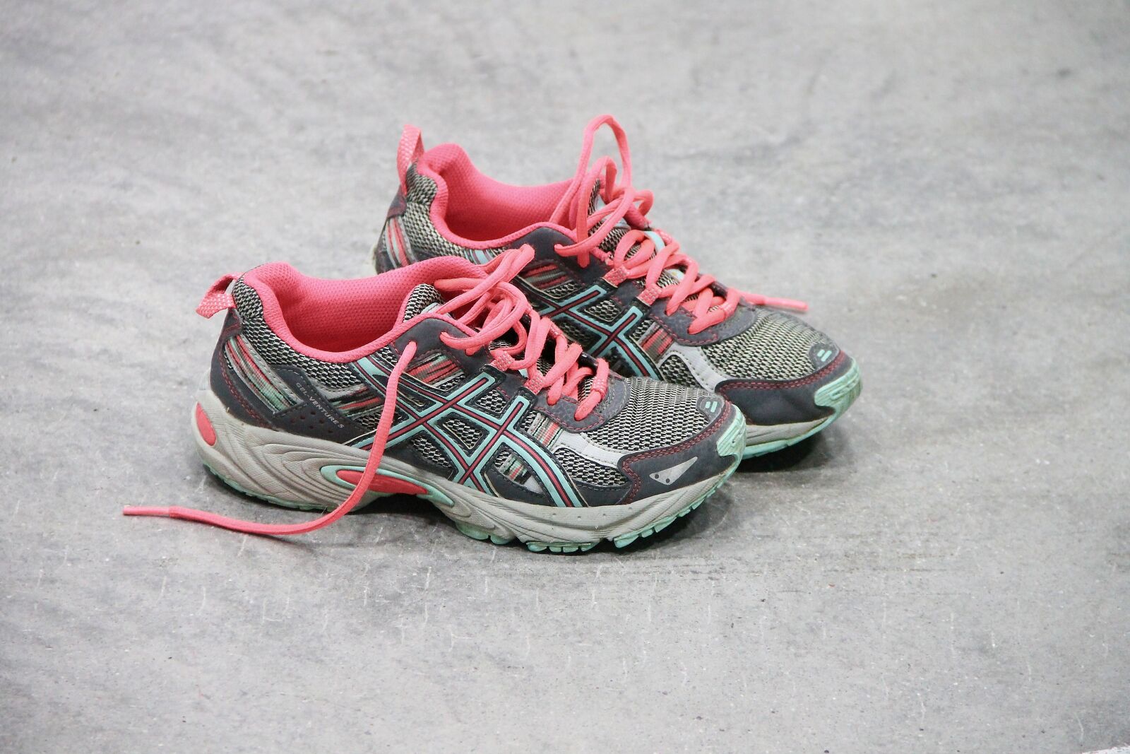 Canon EOS 1100D (EOS Rebel T3 / EOS Kiss X50) sample photo. Sneakers, pair, shoes photography