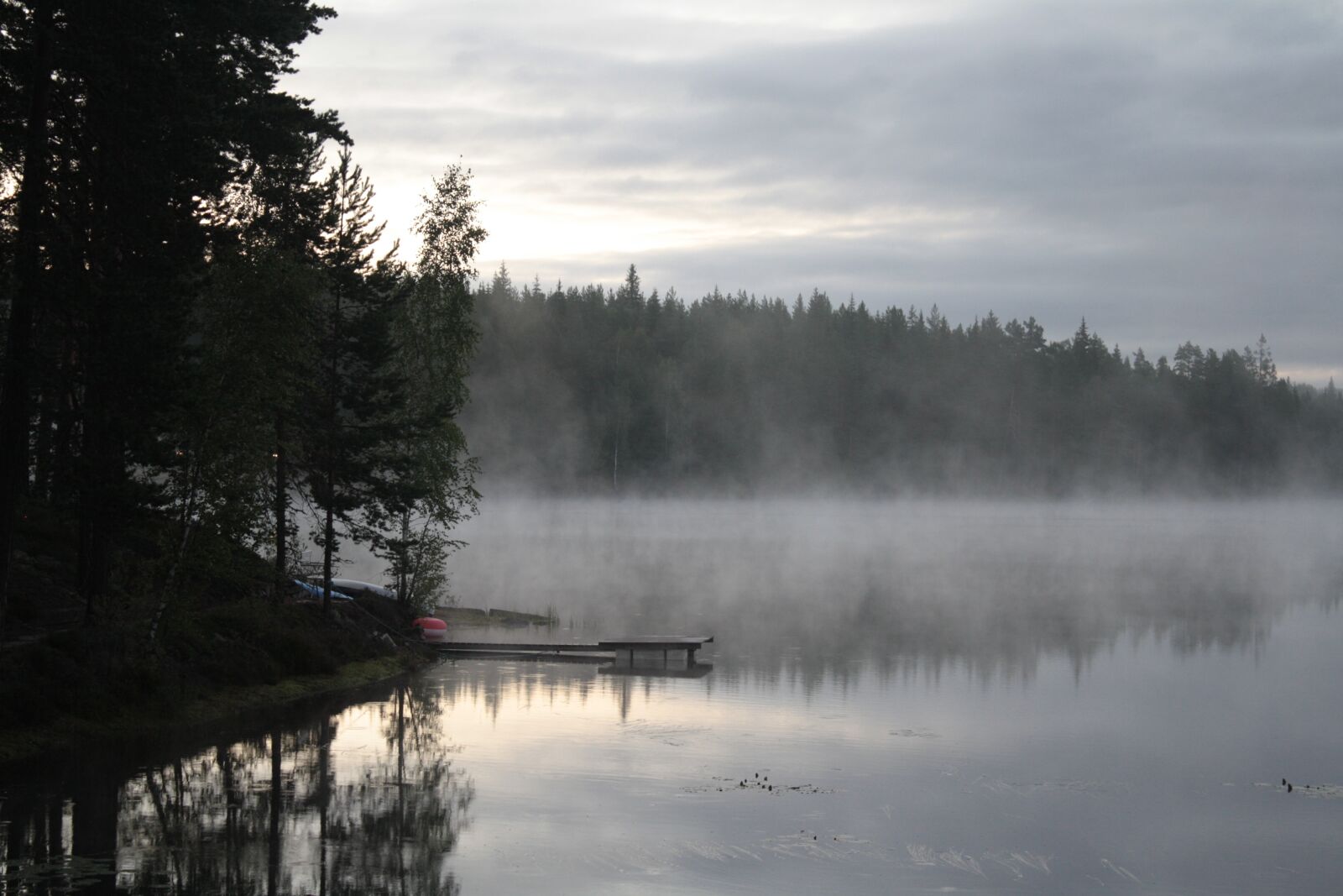 Canon EOS 1000D (EOS Digital Rebel XS / EOS Kiss F) sample photo. Lake, calm, water photography