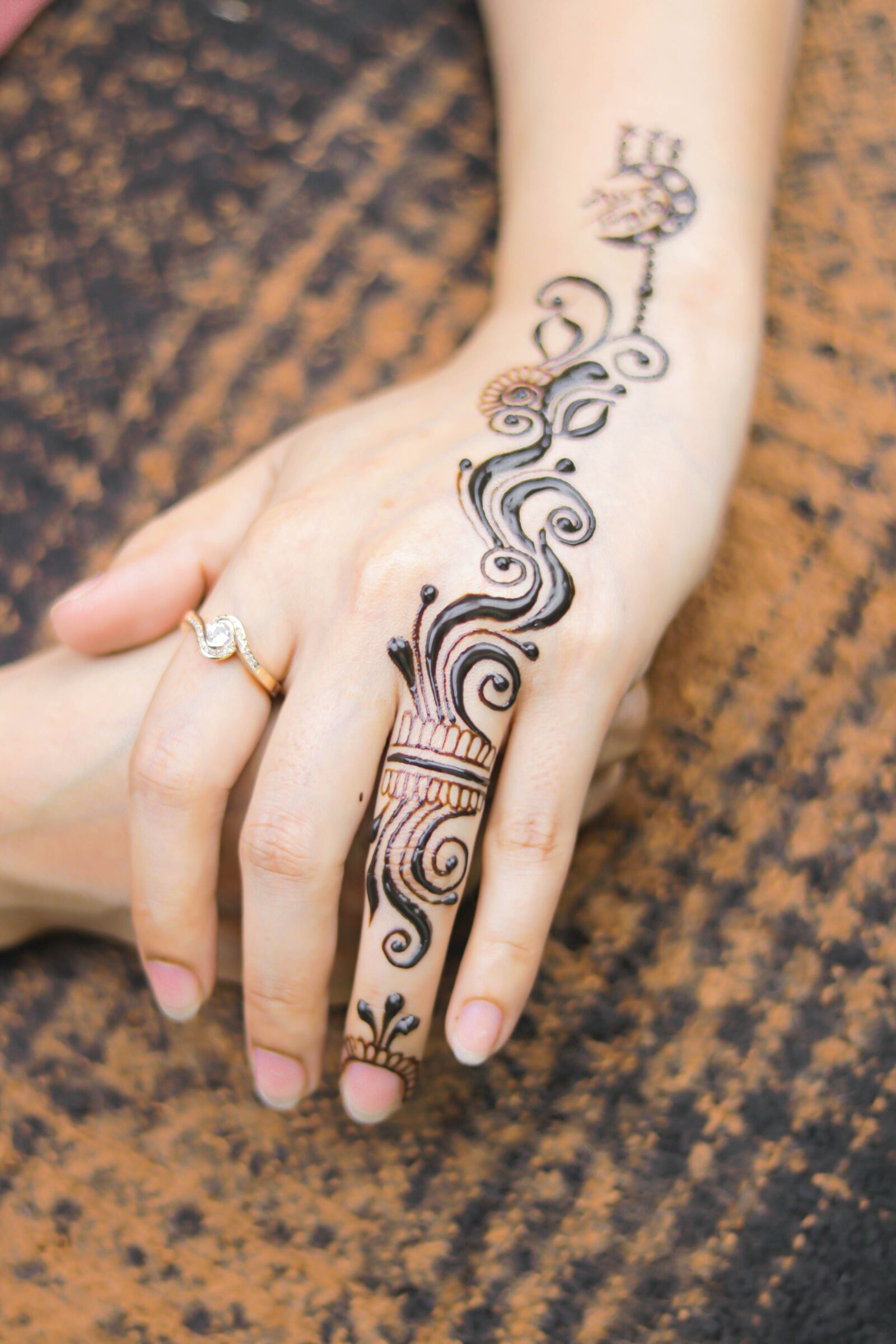 Canon EOS 80D + Canon EF 50mm F1.8 STM sample photo. Indian, tattoo, henna photography