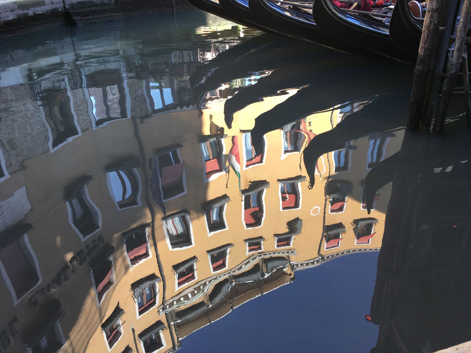 iPhone SE back camera 4.15mm f/2.2 sample photo. City, water, venice photography
