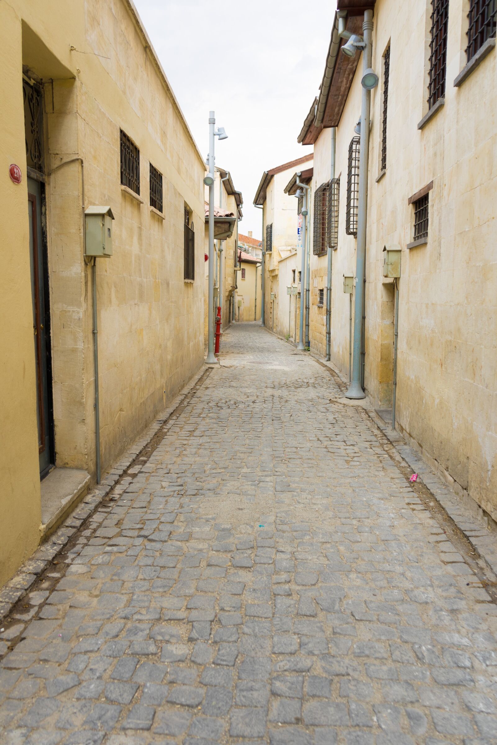 Sony a7 II + Sony FE 28-70mm F3.5-5.6 OSS sample photo. Gaziantep, streets, alley photography