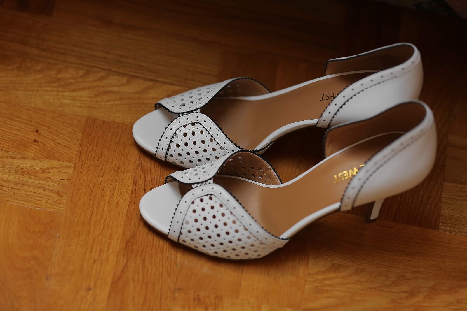 Canon EOS 5D Mark III sample photo. Leather, fashion, white, sandal photography