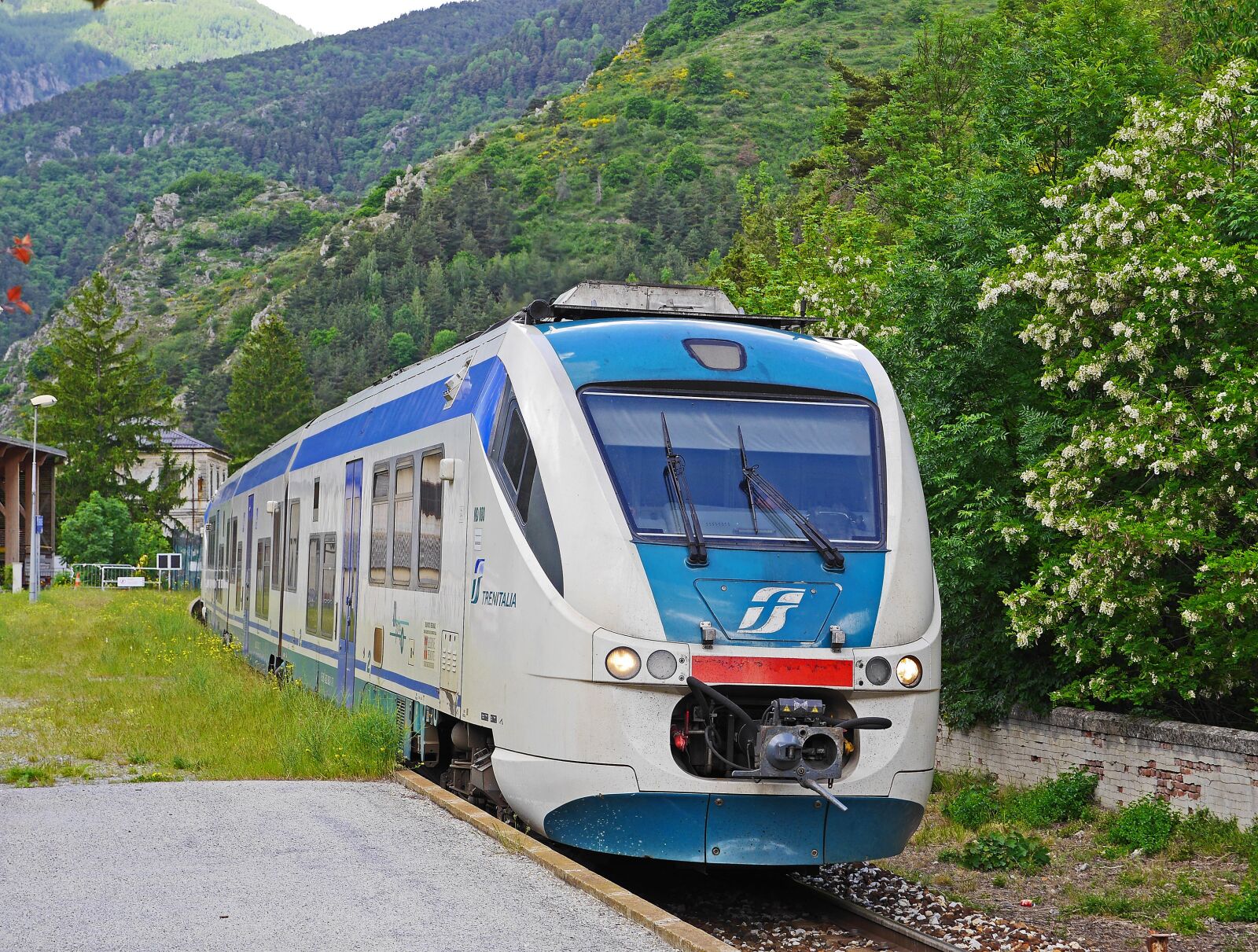 Panasonic Lumix DMC-GH3 sample photo. Regional train, rail- cars photography