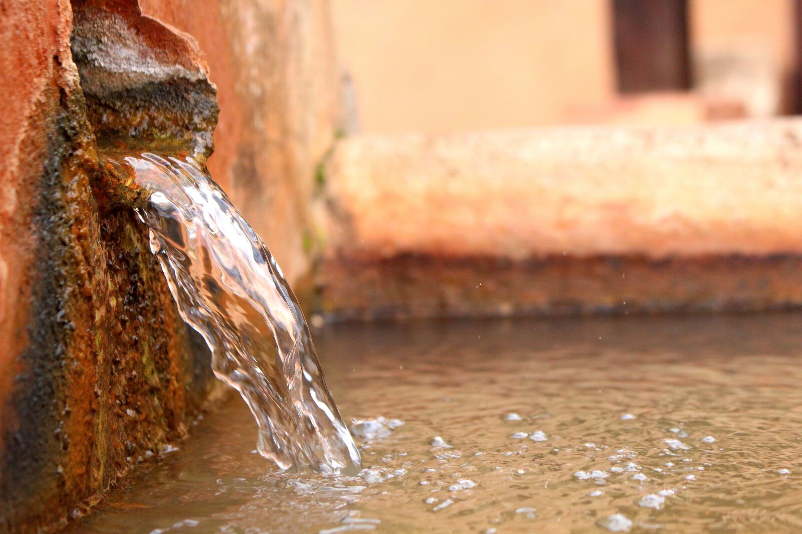 Canon EOS 700D (EOS Rebel T5i / EOS Kiss X7i) sample photo. Water, source, jets photography