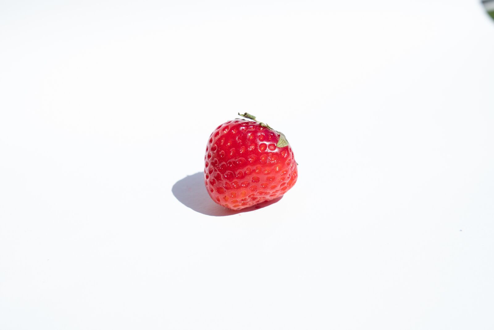 Sony a6500 + Sony FE 28-70mm F3.5-5.6 OSS sample photo. Strawberry, red, fruit photography