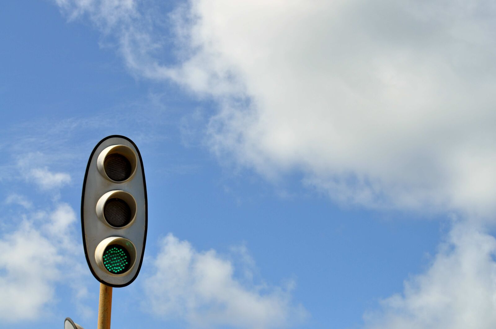 Nikon D5000 sample photo. Rail, traffic, light, sky photography