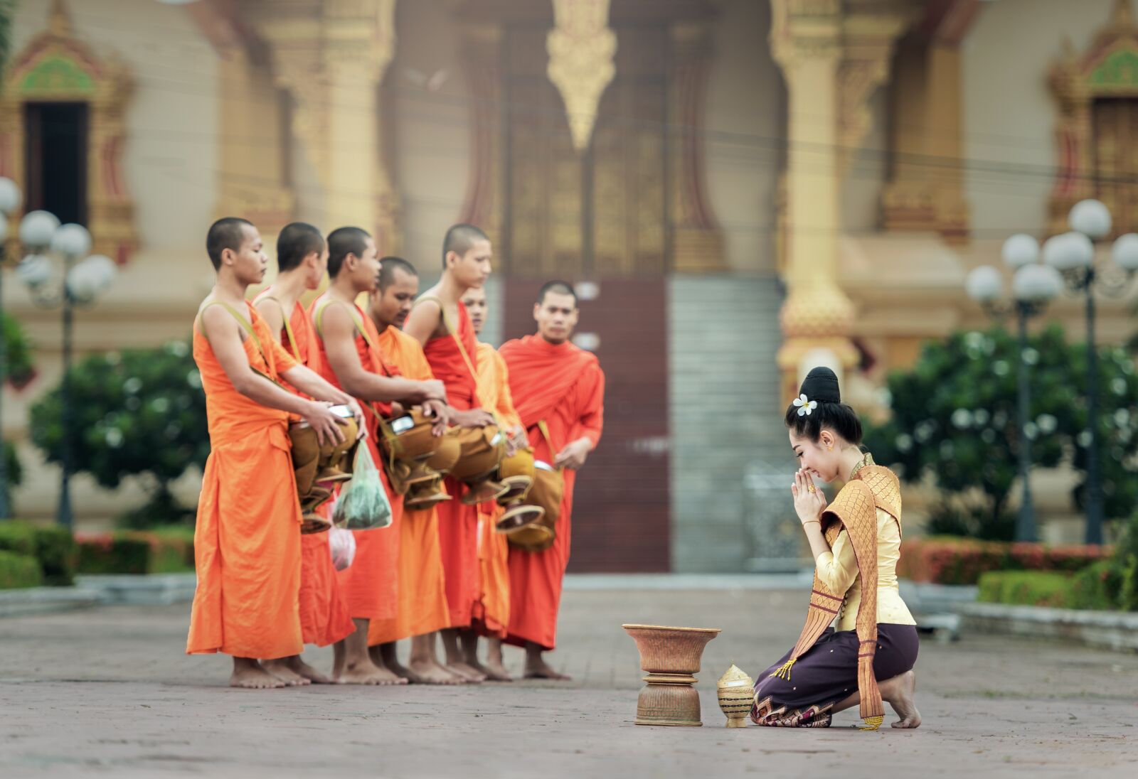 Nikon D810 sample photo. Monks, praying, prayer photography