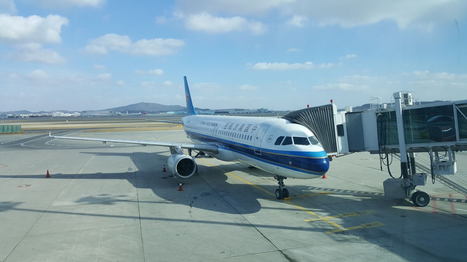 Samsung Galaxy Note5 sample photo. Airport, airplane, tour photography
