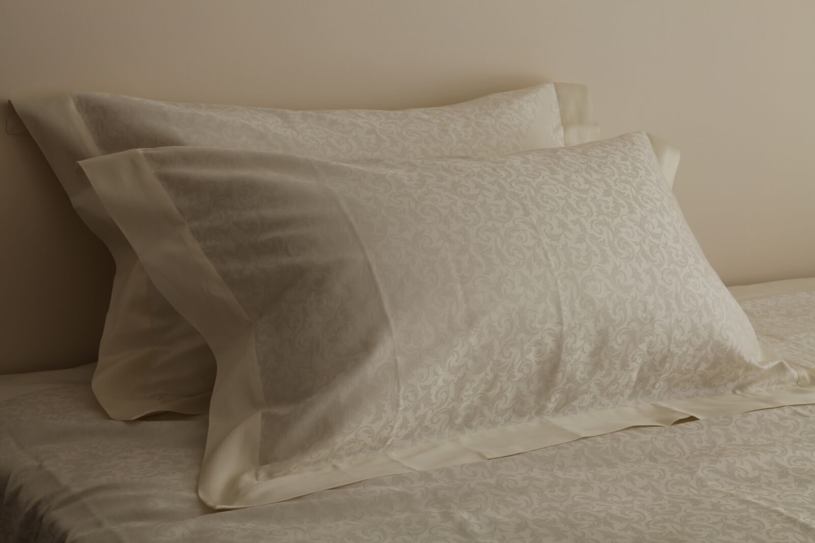 Canon EOS 5D Mark II sample photo. The bed, sheet, quality photography