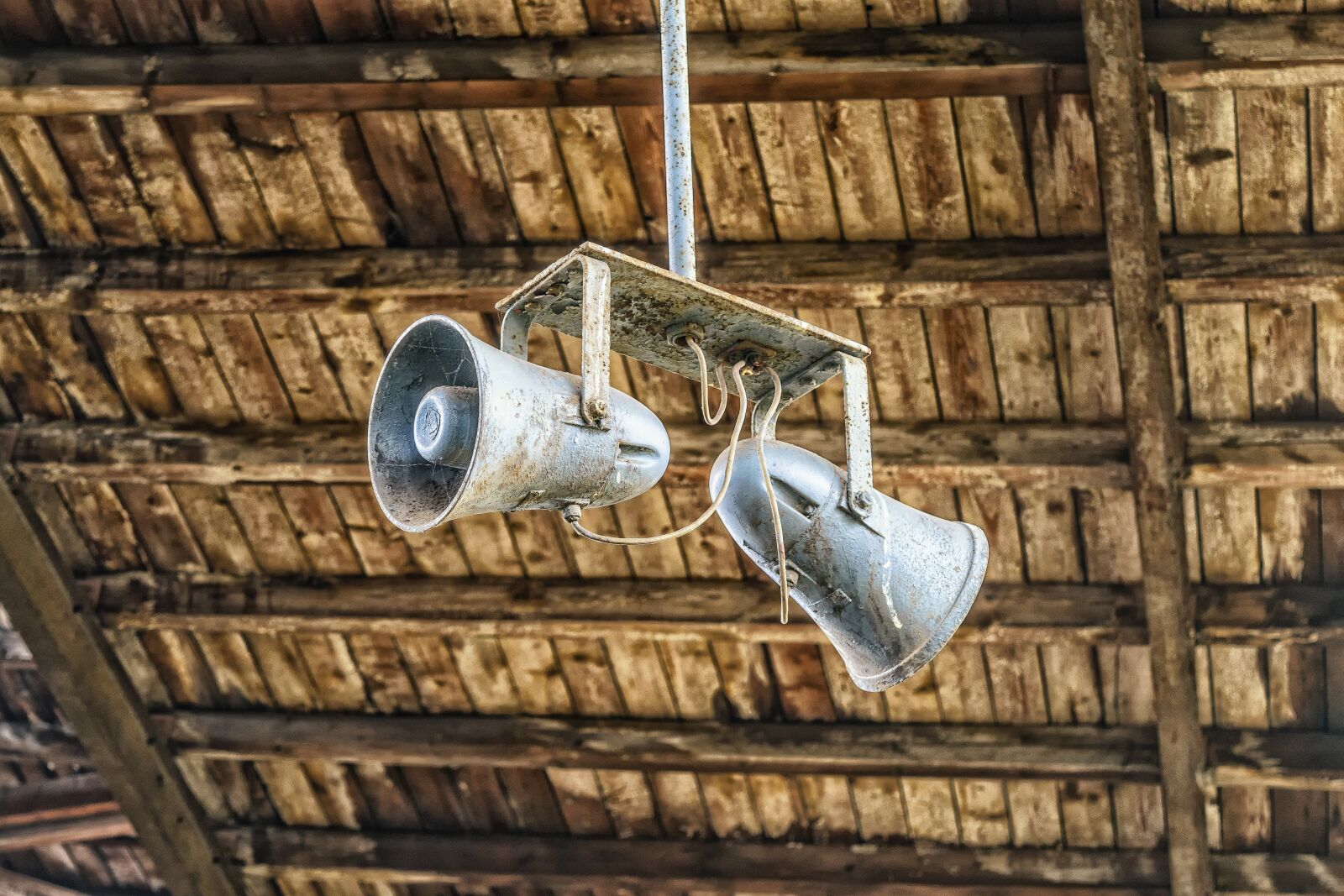 Nikon D3300 sample photo. Railway station, speakers, announcement photography