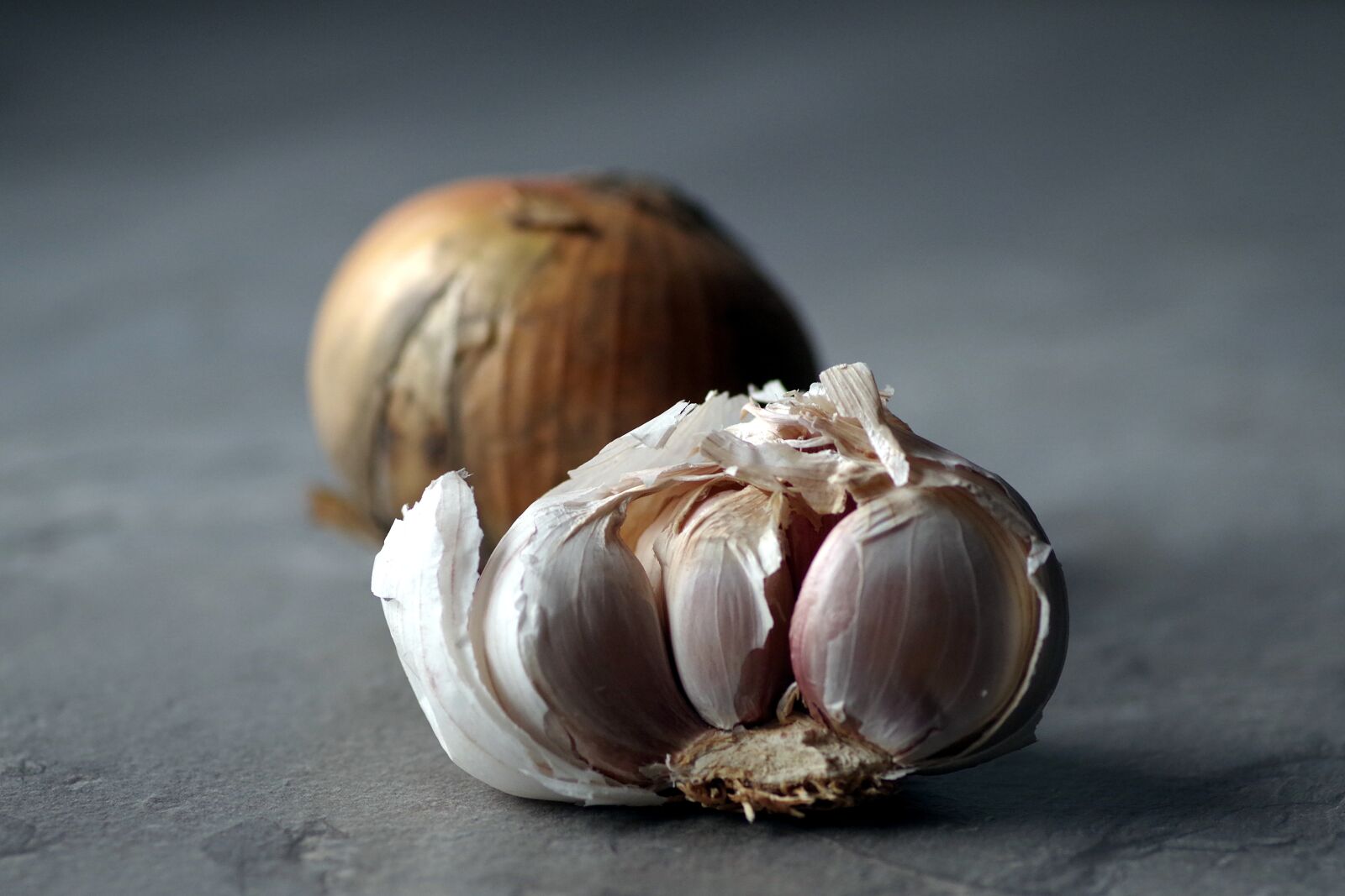 Pentax K-S2 sample photo. Garlic, onion, health photography