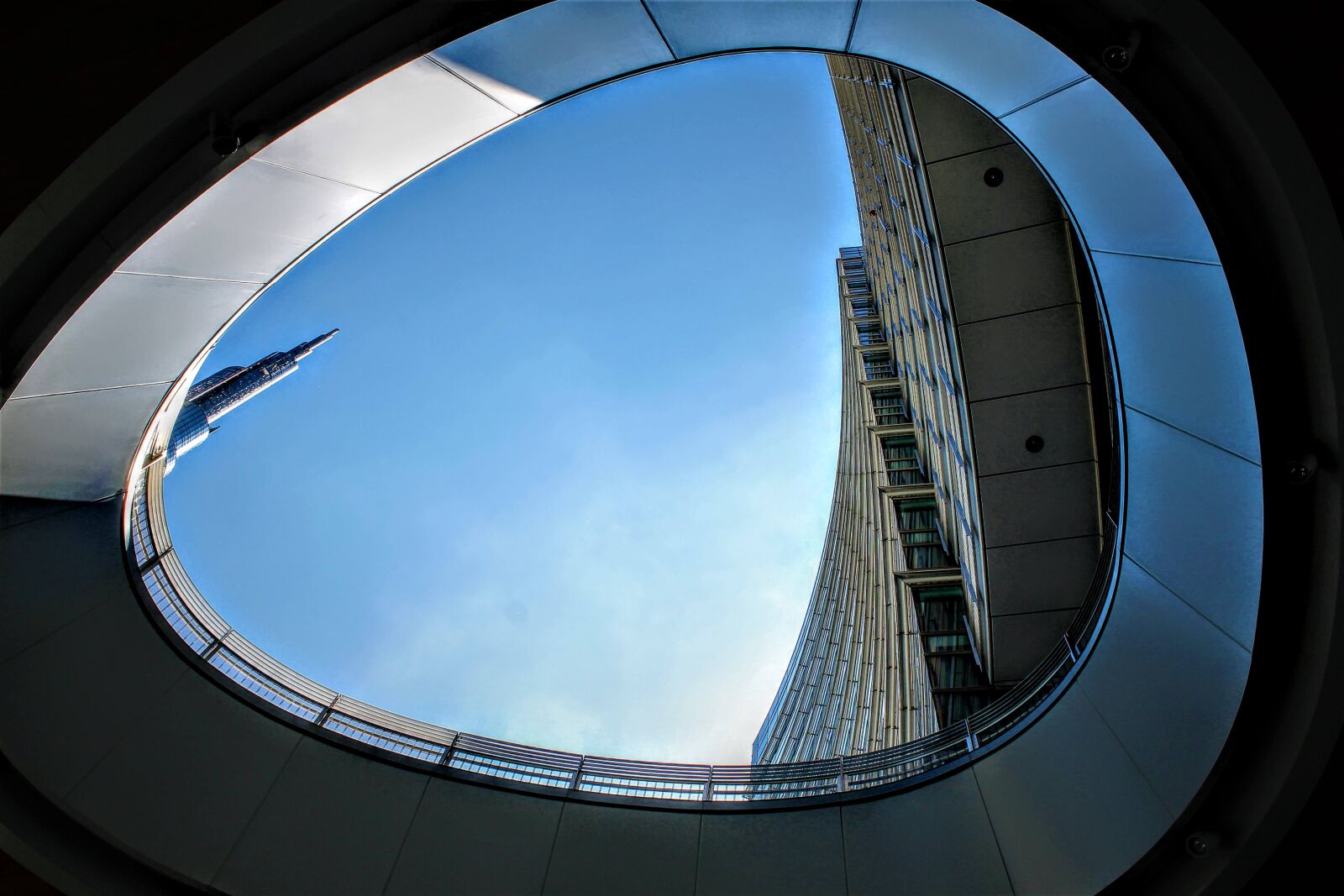 Canon EOS 1100D (EOS Rebel T3 / EOS Kiss X50) sample photo. Milan, perspective, architecture photography