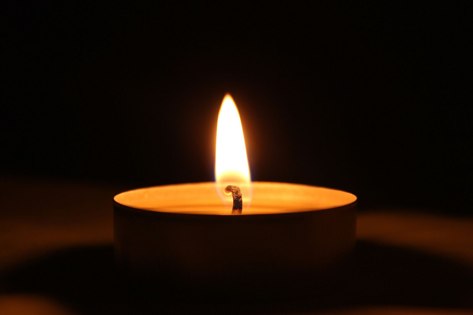Canon EOS 1200D (EOS Rebel T5 / EOS Kiss X70 / EOS Hi) sample photo. Candle, candlelight, the flame photography