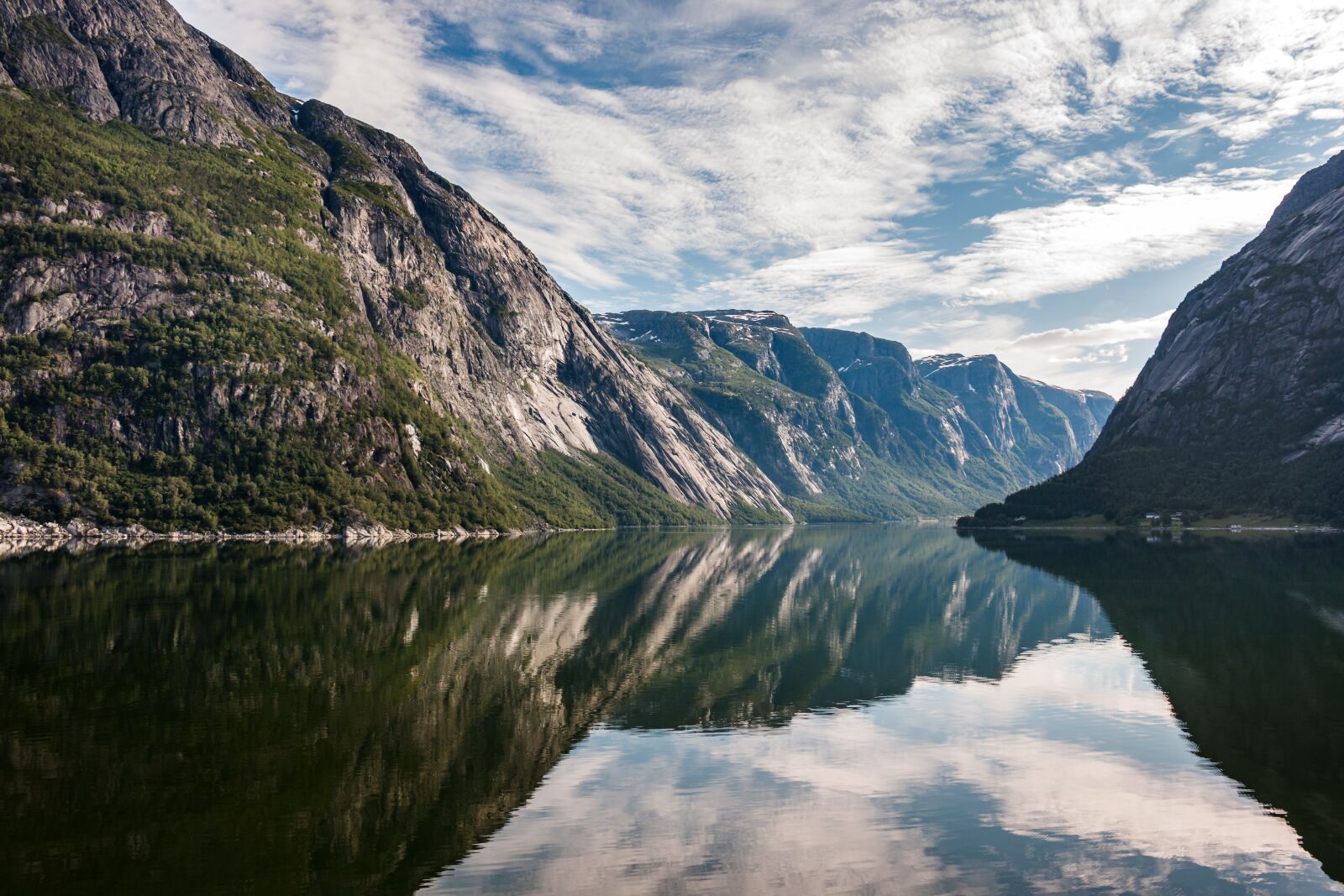 Canon EOS 70D + Canon EF-S 18-135mm F3.5-5.6 IS STM sample photo. Norway, fjord, water photography