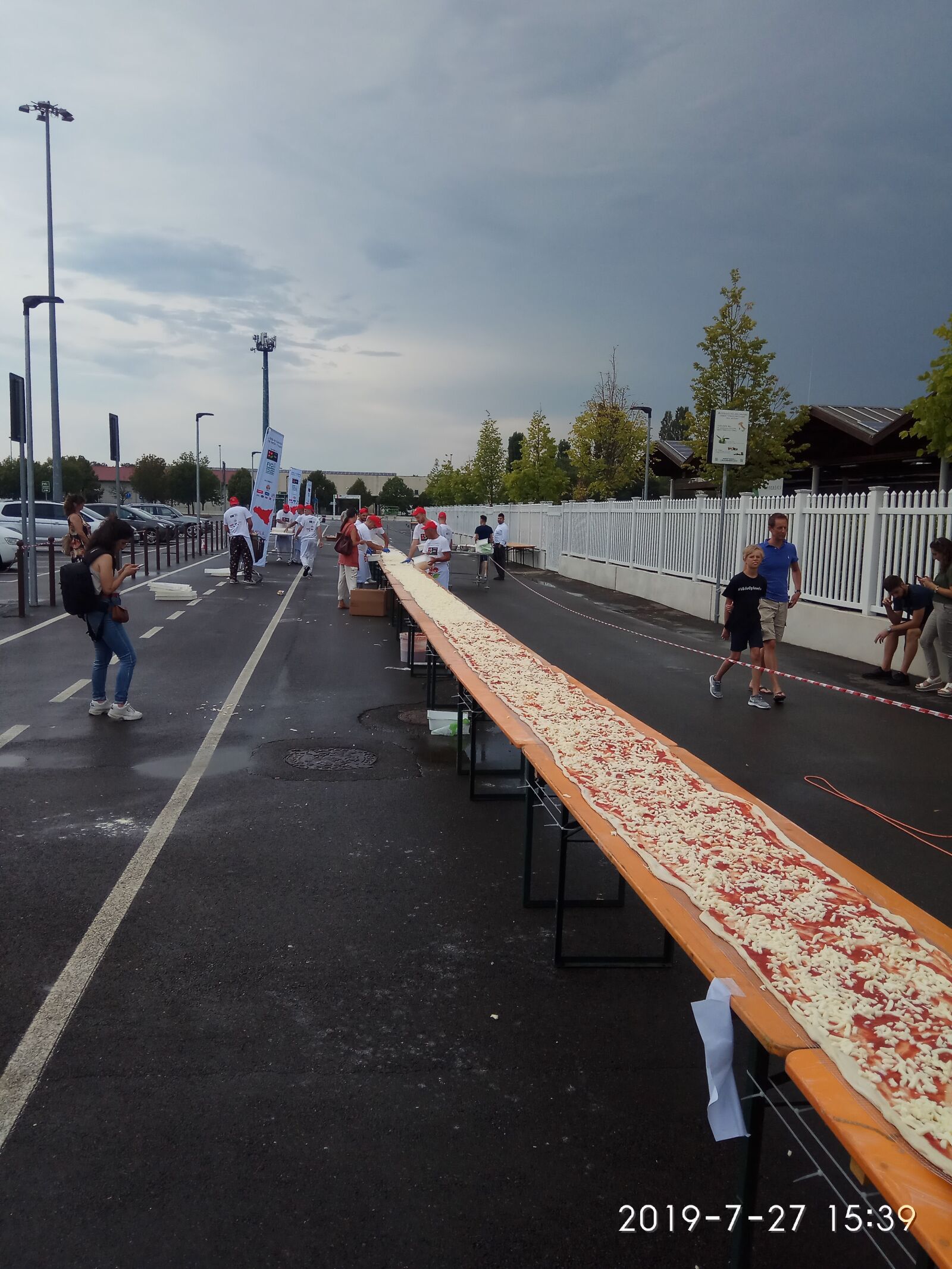 Xiaomi Redmi Note 4 sample photo. Giant, pizza, bologna photography