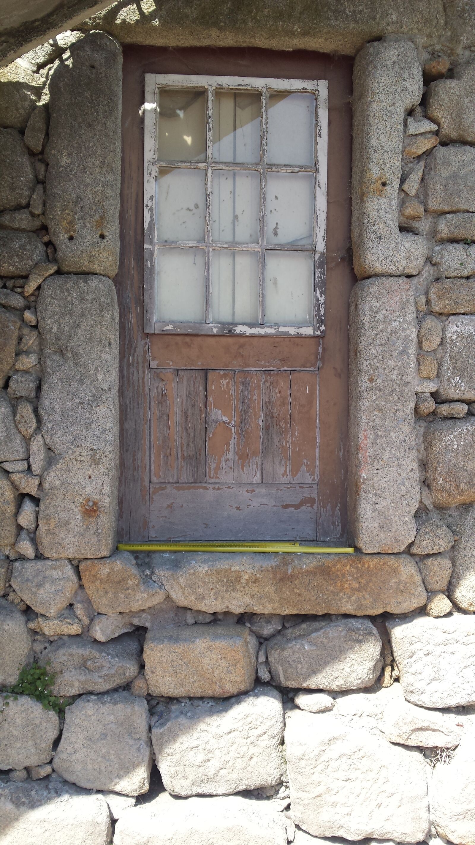 Samsung Galaxy S4 sample photo. Door, stones, old stones photography