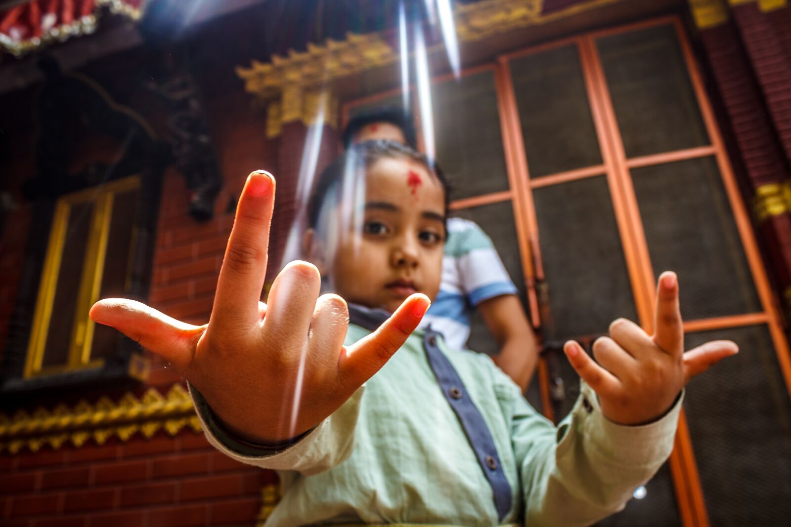 Canon EOS 600D (Rebel EOS T3i / EOS Kiss X5) sample photo. Child, sun flare, pose photography
