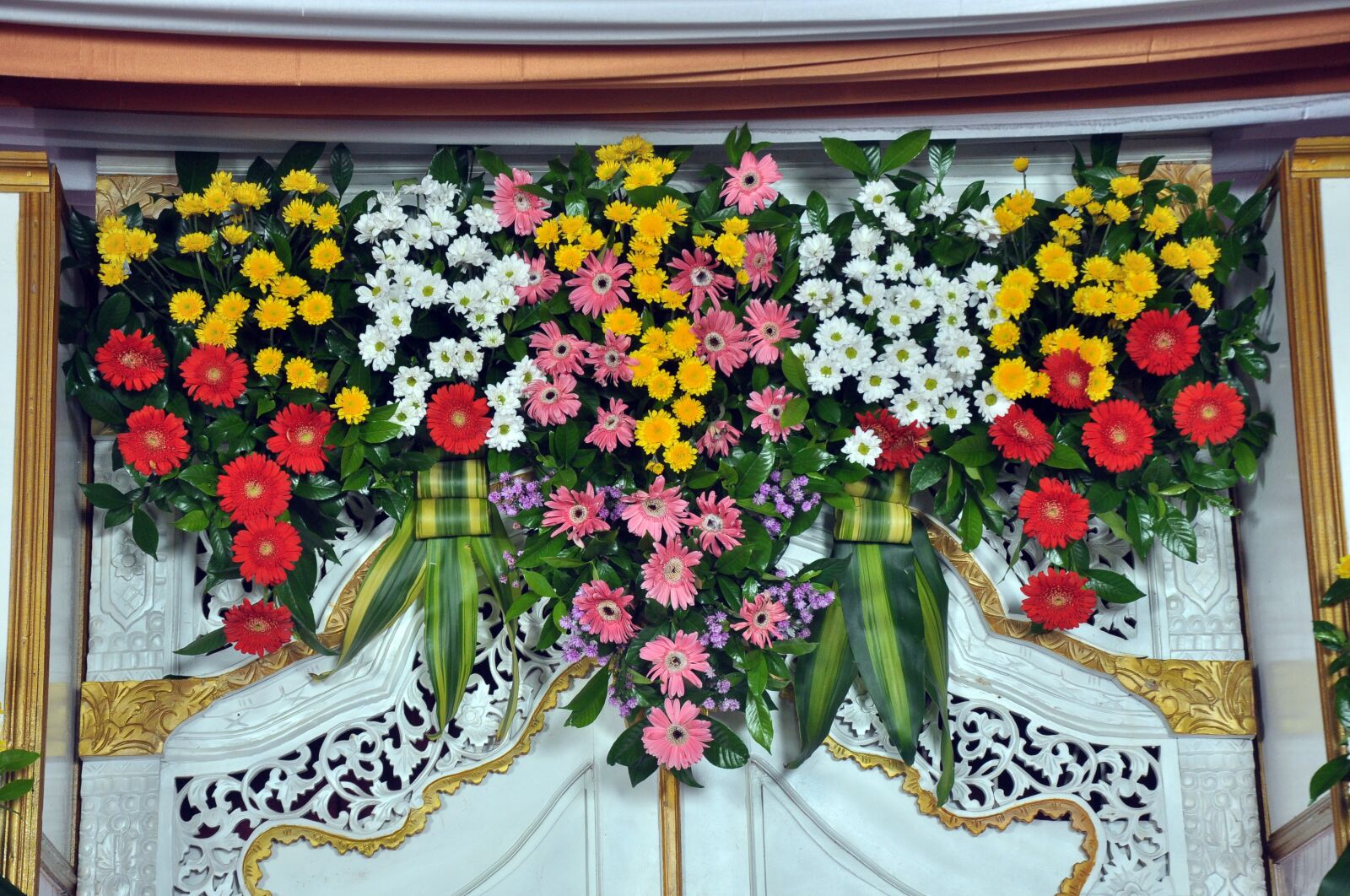 Nikon D5000 sample photo. Blooming flower, wall, carving photography