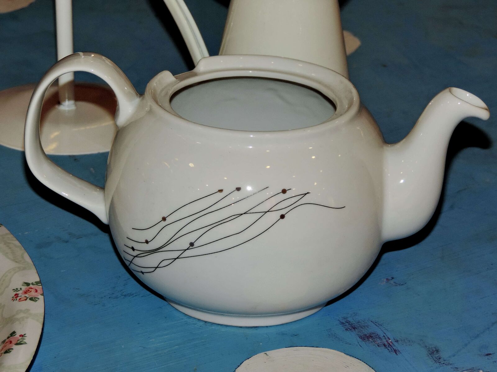 Nikon Coolpix P520 sample photo. Teapot, pottery, container, drink photography