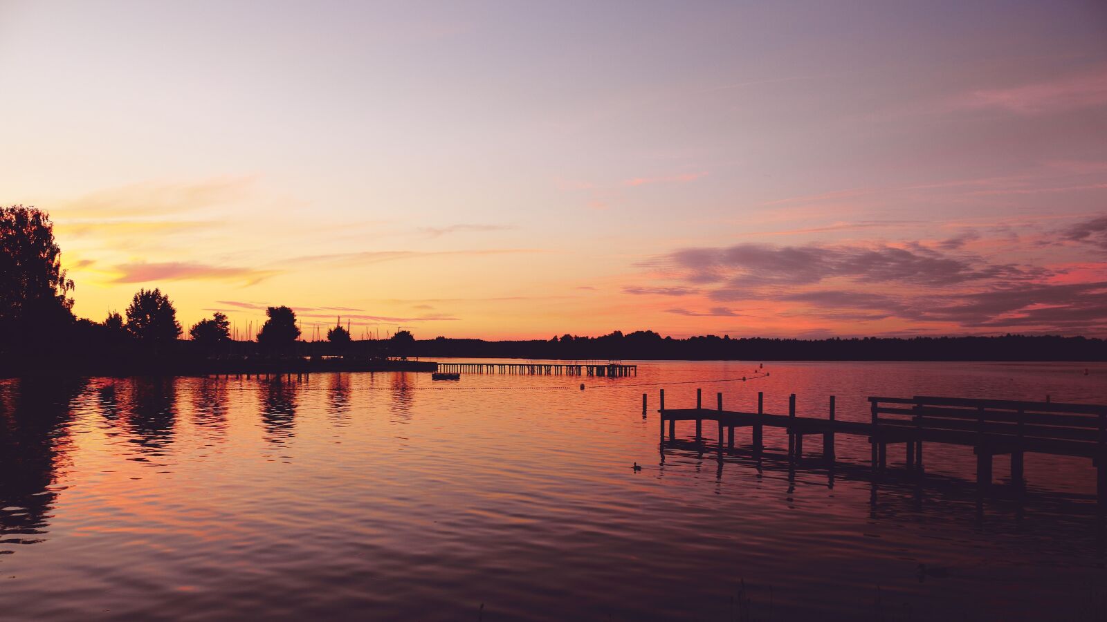 Canon EOS 1300D (EOS Rebel T6 / EOS Kiss X80) sample photo. Sunset, lake, web photography