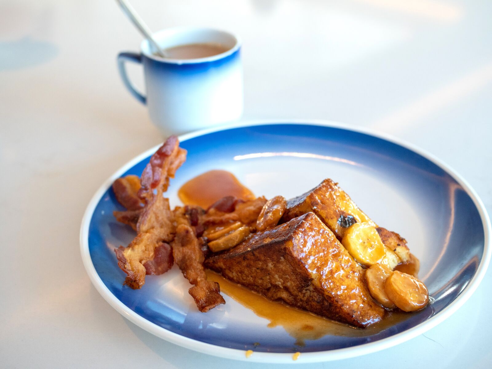 Olympus OM-D E-M1 Mark II + Olympus M.Zuiko Digital 25mm F1.8 sample photo. French toast, breakfast, bacon photography