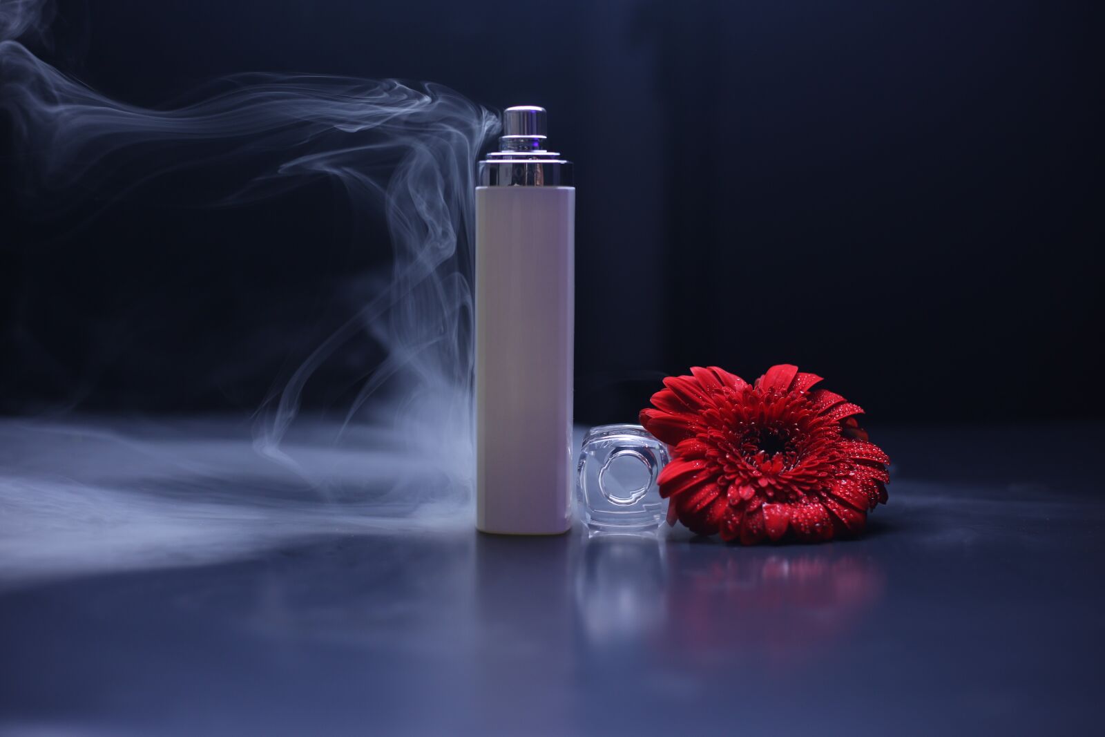 Canon EOS 6D + Canon EF 50mm F1.8 STM sample photo. Perfume, perfume bottle, flower photography